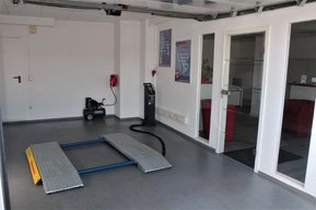 Hebebühne von Ingenieurbüro für Kraftfahrzeugtechnik Heintges